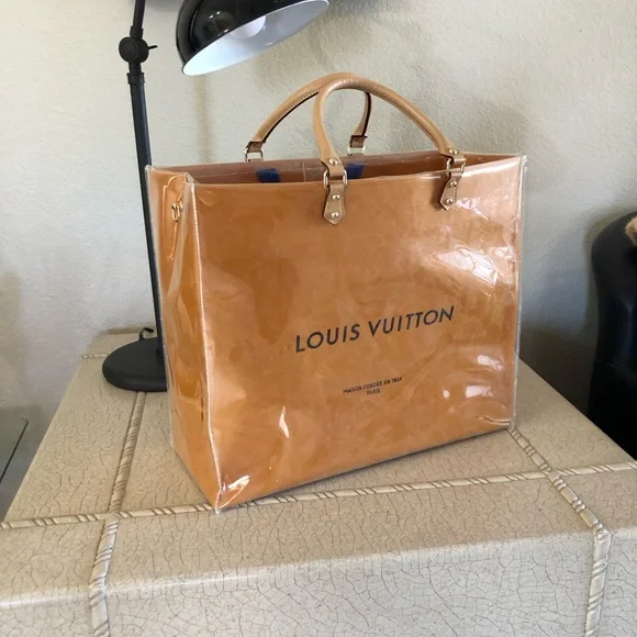 Louis Vuitton Glossy Tote Bag 👜 - Picture 9 of 9